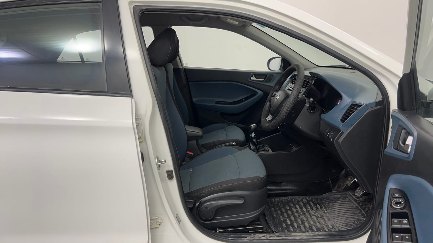 Used 2016 Hyundai i20 Active 1.2 SX Petrol Manual interior RIGHT SIDE FRONT DOOR CABIN VIEW