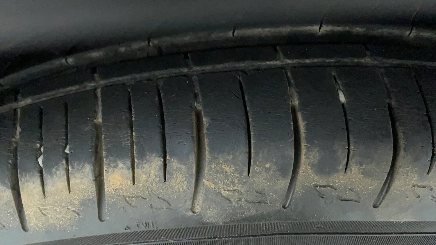 Used 2022 Mahindra XUV700 AX 5 Petrol AT 5 STR Petrol Automatic tyres RIGHT FRONT TYRE TREAD VIEW