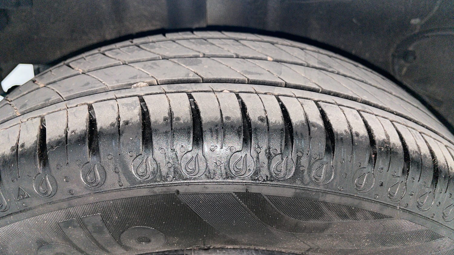 Used 2025 Tata Tiago XT Petrol Manual tyres RIGHT REAR TYRE TREAD VIEW