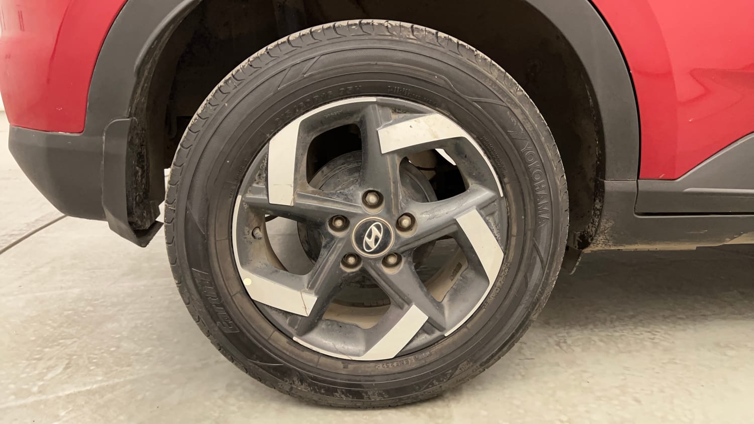 Used 2019 Hyundai Venue SX Plus 1.0 Turbo DCT Petrol Automatic tyres RIGHT REAR TYRE RIM VIEW