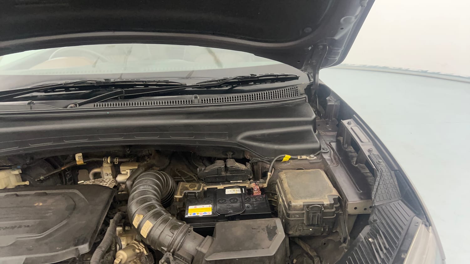 Used 2022 Hyundai Alcazar Signature (O) 7 Seater 1.5 Diesel AT Diesel Automatic engine ENGINE LEFT SIDE HINGE & APRON VIEW