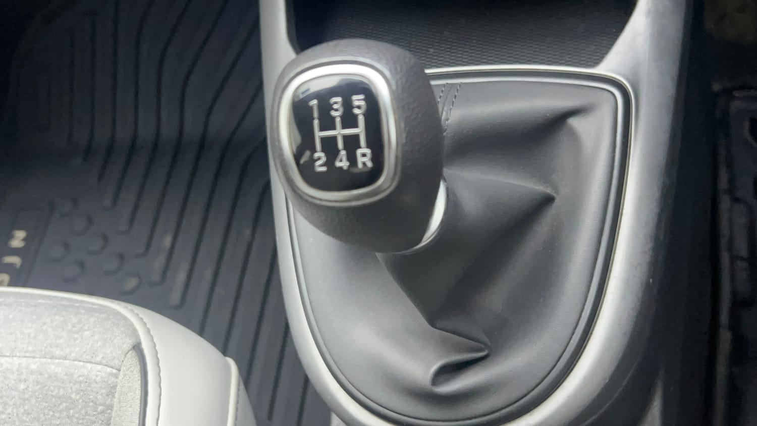 Used 2023 Hyundai Grand i10 Nios Sportz 1.2 Kappa VTVT Petrol Manual interior GEAR  KNOB VIEW