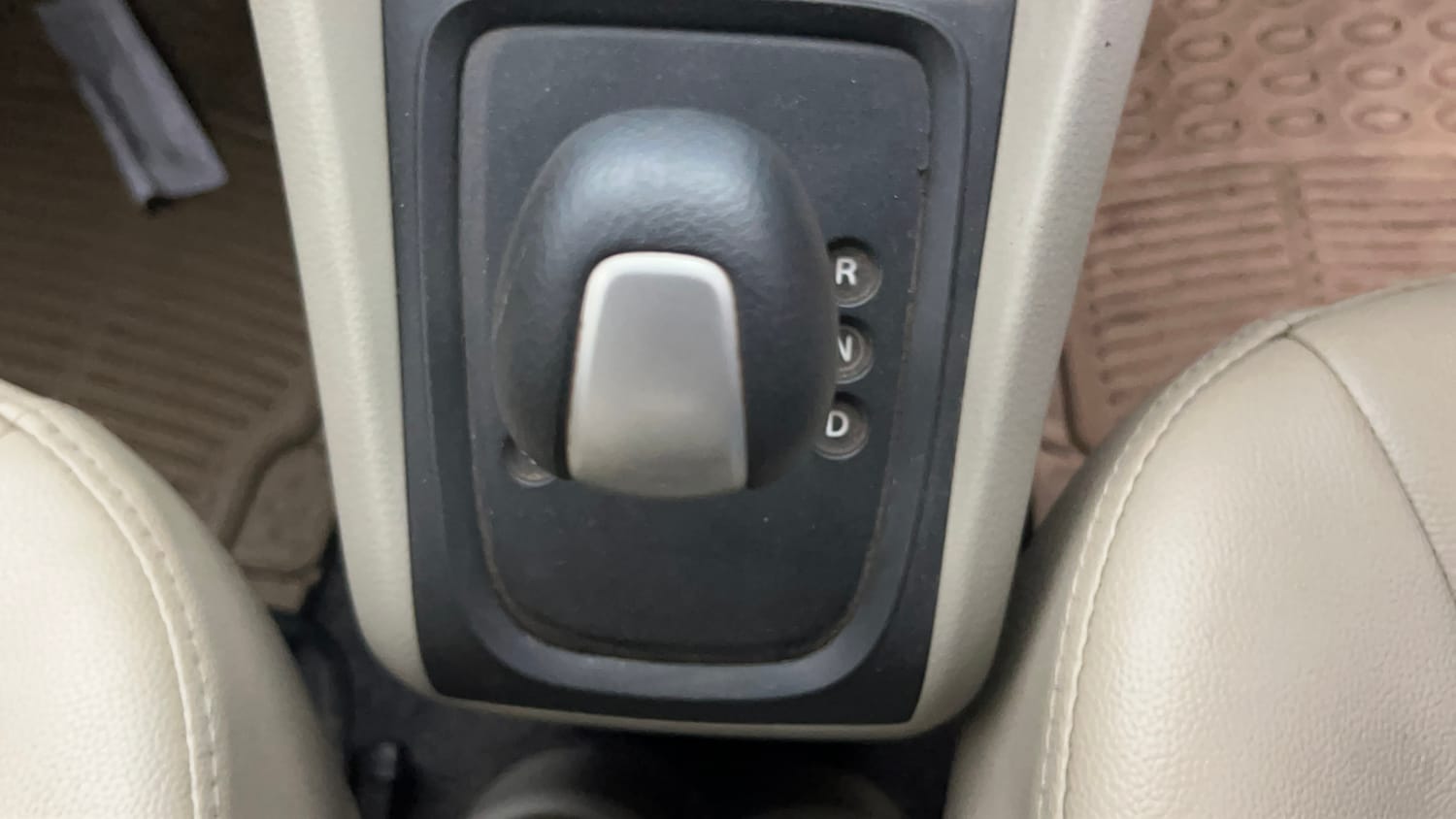 Used 2017 Maruti Suzuki Celerio VXi AMT Petrol Automatic interior GEAR  KNOB VIEW