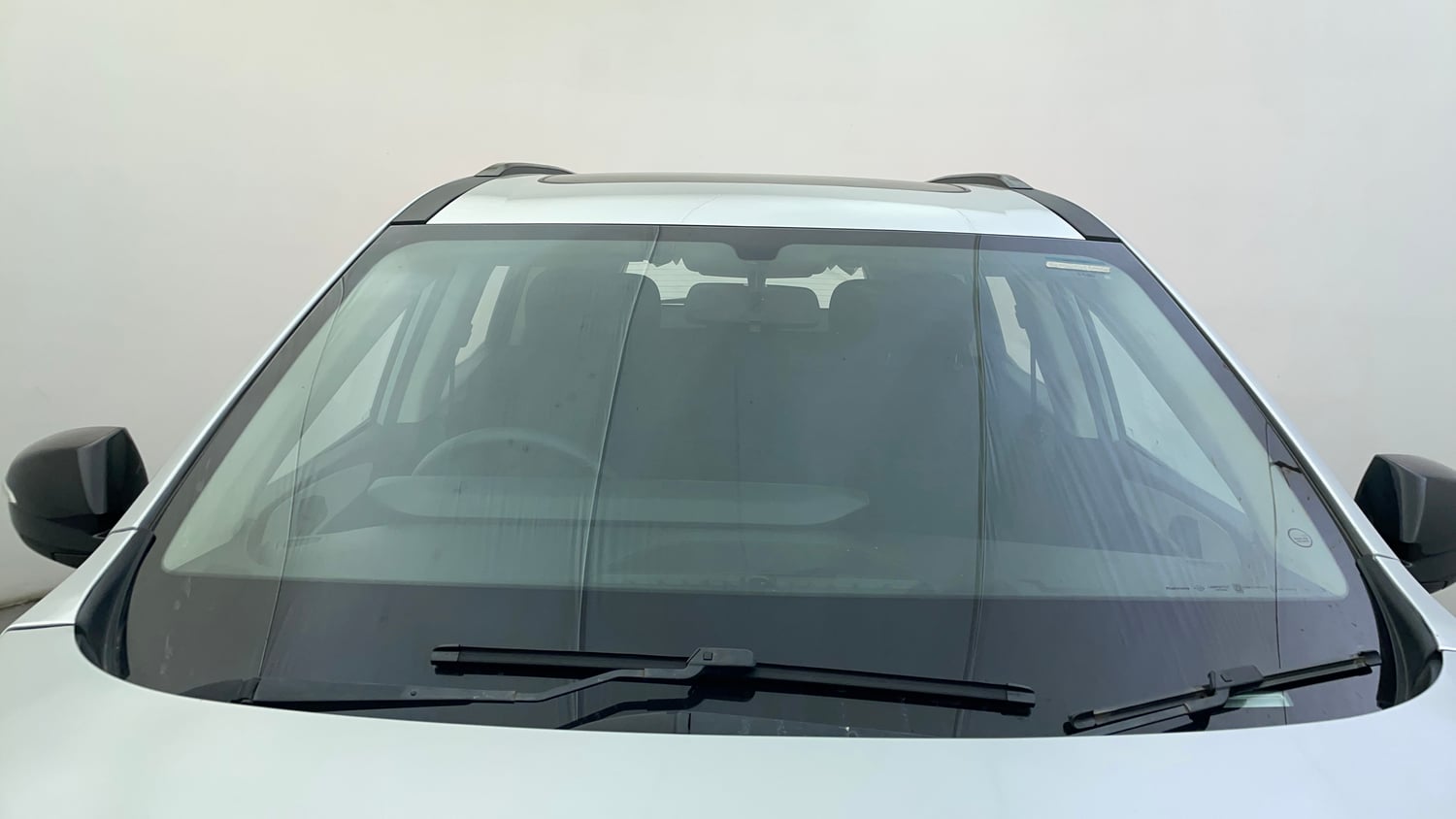 Used 2022 Mahindra XUV700 AX 5 Petrol AT 5 STR Petrol Automatic exterior FRONT WINDSHIELD VIEW