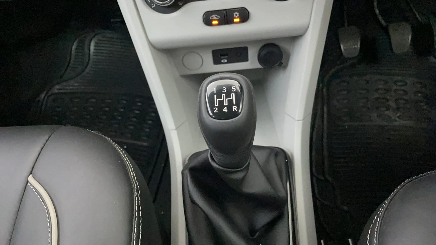 Used 2025 Tata Tiago XT Petrol Manual interior GEAR  KNOB VIEW