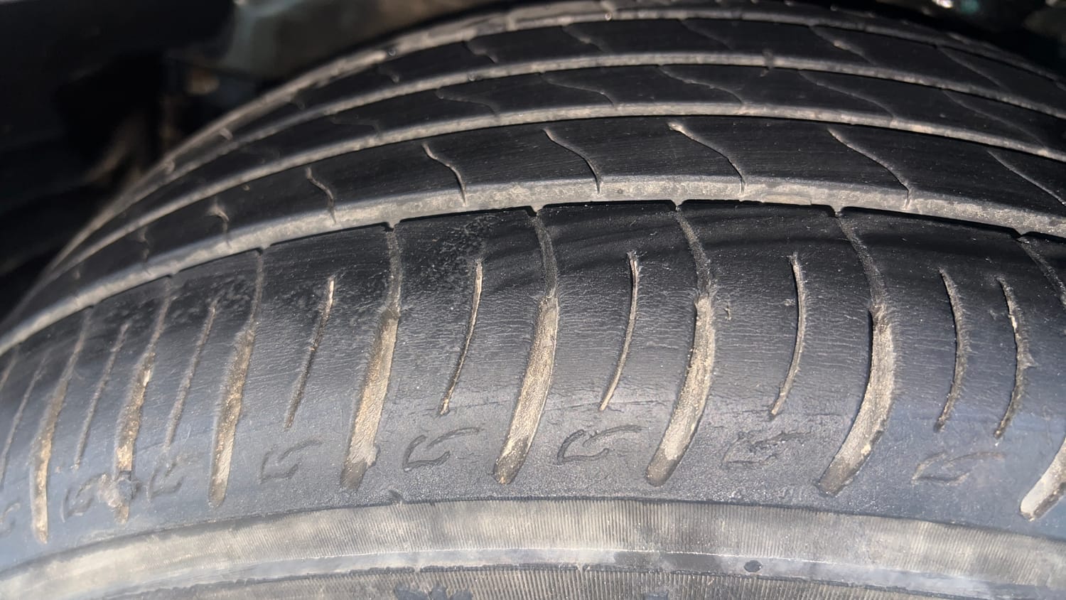 Used 2021 Mahindra XUV 300 W8 1.2 Petrol Petrol Manual tyres LEFT FRONT TYRE TREAD VIEW