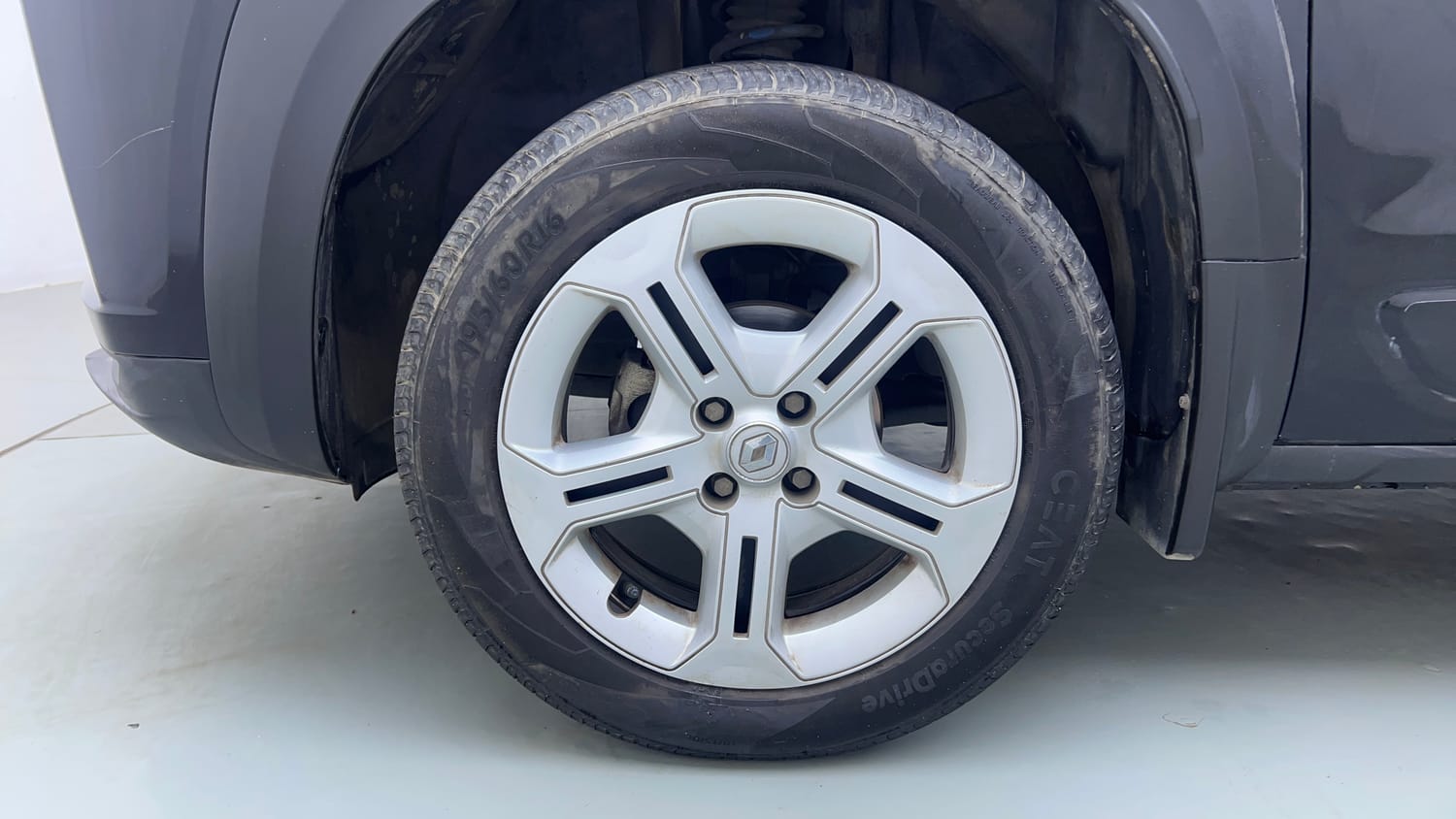 Used 2024 Renault Kiger RXT AMT Petrol Automatic tyres LEFT FRONT TYRE RIM VIEW