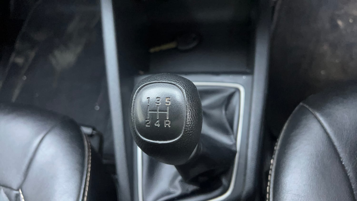 Used 2019 Hyundai Elite i20 Sportz Plus 1.2 Petrol Manual interior GEAR  KNOB VIEW