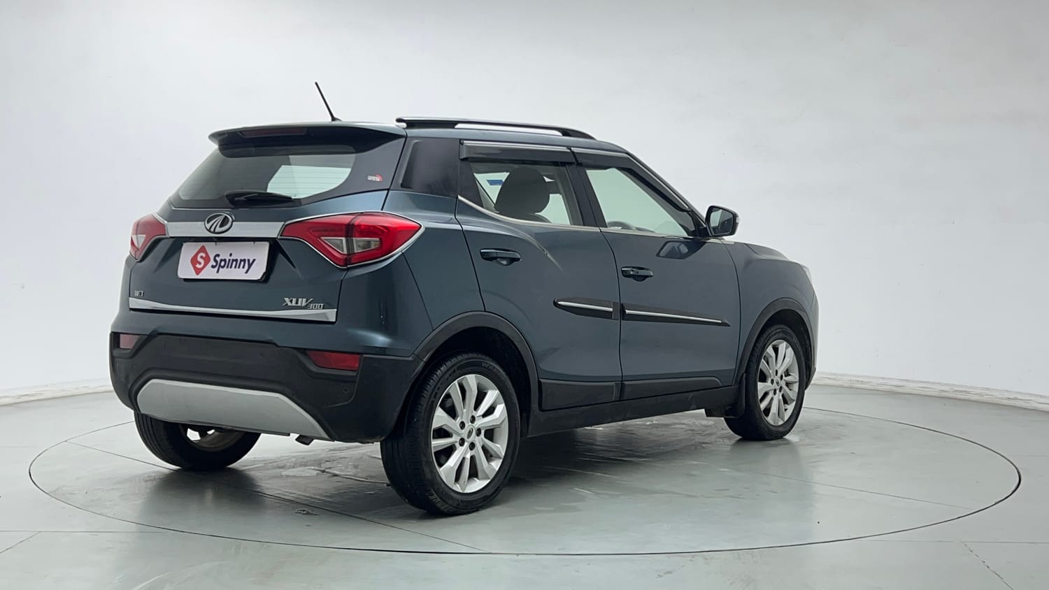 Used 2021 Mahindra XUV 300 W8 1.2 Petrol Petrol Manual exterior RIGHT REAR CORNER VIEW