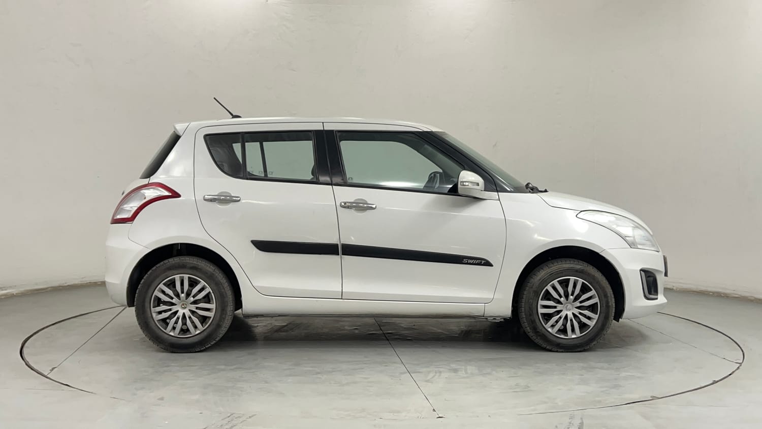 Used 2017 Maruti Suzuki Swift VXi Petrol Manual exterior RIGHT SIDE VIEW