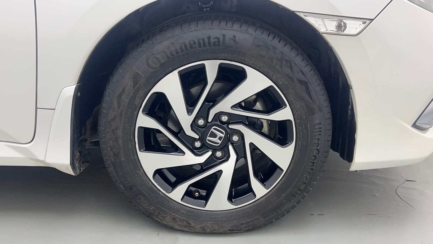 Used 2019 Honda Civic VX CVT Petrol Petrol Automatic tyres RIGHT FRONT TYRE RIM VIEW