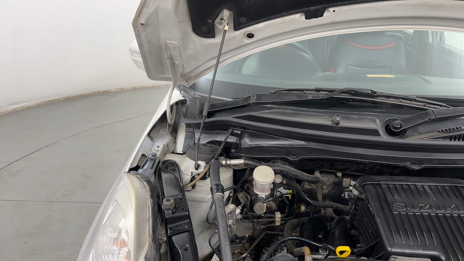 Used 2017 Maruti Suzuki Swift VXi Petrol Manual engine ENGINE RIGHT SIDE HINGE & APRON VIEW