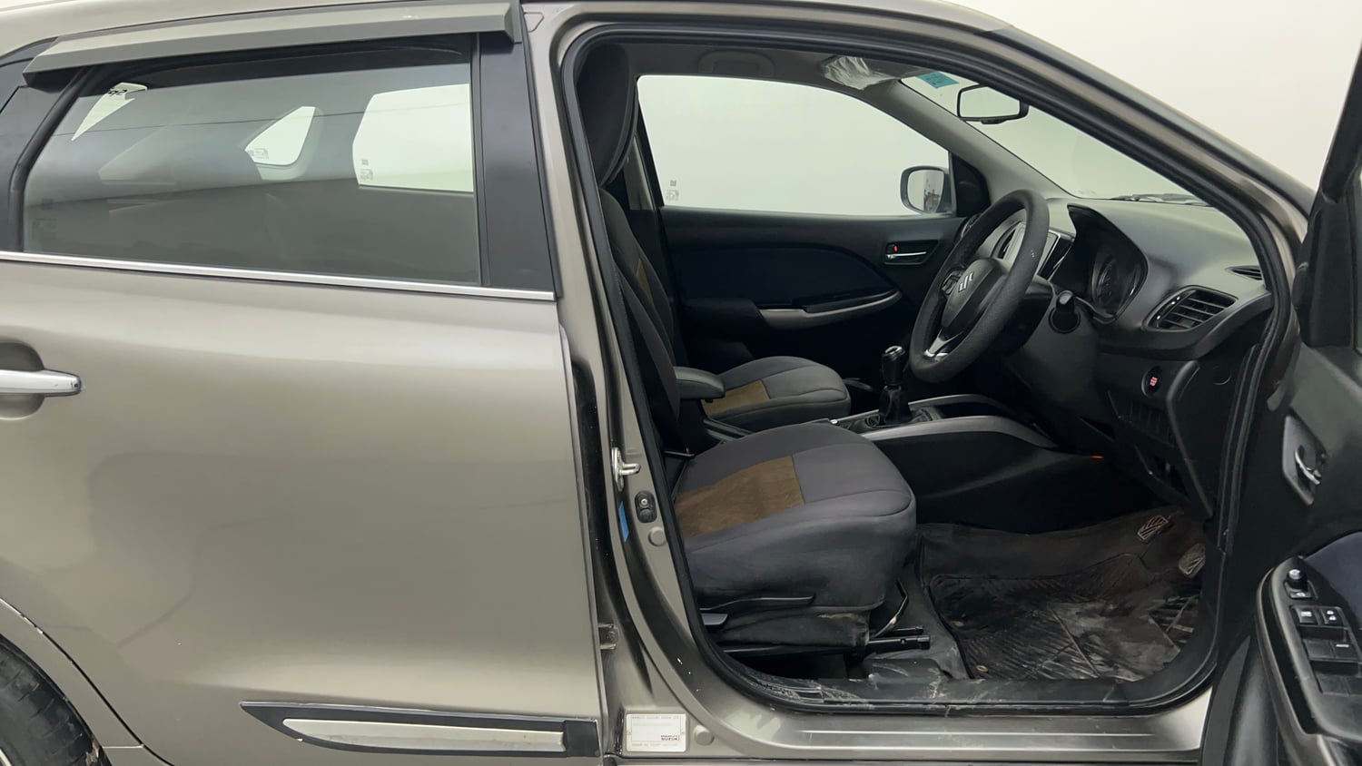 Used 2020 Maruti Suzuki Baleno Zeta Petrol Manual interior RIGHT SIDE FRONT DOOR CABIN VIEW