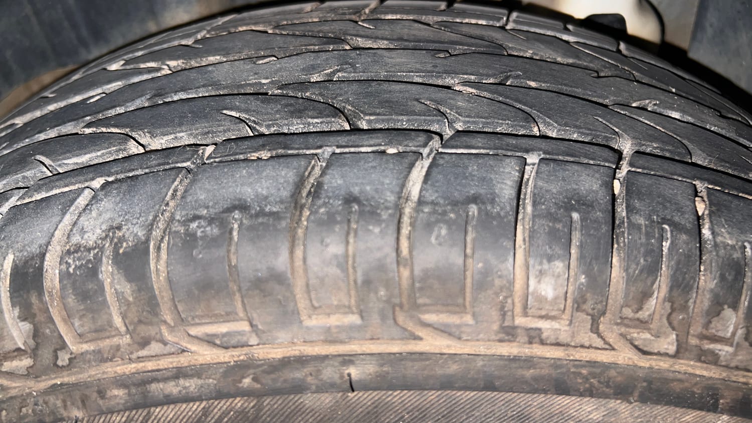 Used 2024 Mahindra XUV 300 W8 (O) 1.2 Petrol Petrol Manual tyres RIGHT REAR TYRE TREAD VIEW
