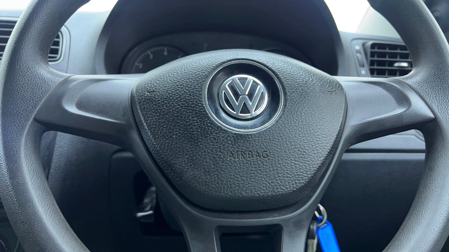 Used 2021 Volkswagen Polo Trendline 1.0L MPI Petrol Manual top_features Airbags