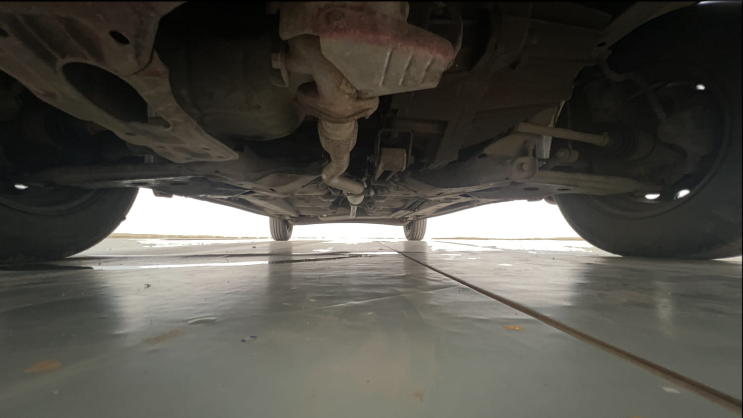 Used 2016 Hyundai i10 Sportz 1.1 iRDE2 Petrol Manual extra FRONT LEFT UNDERBODY VIEW