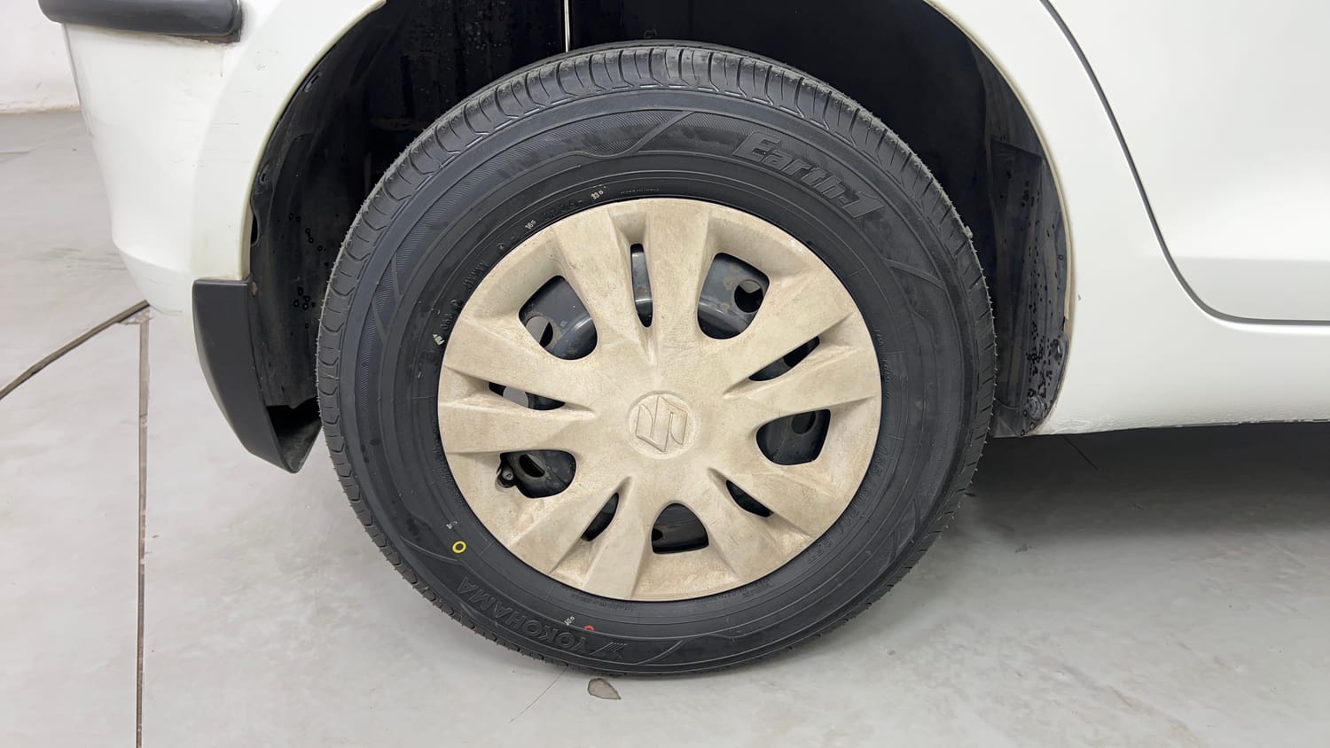 Used 2013 Maruti Suzuki Swift VXi Petrol Manual tyres RIGHT REAR TYRE RIM VIEW