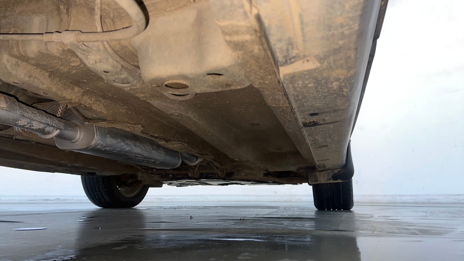 Used 2021 Mahindra XUV 300 W8 1.2 Petrol Petrol Manual extra REAR RIGHT UNDERBODY VIEW
