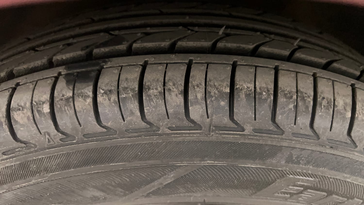 Used 2015 Hyundai i10 Sportz 1.1 iRDE2 Petrol Manual tyres LEFT FRONT TYRE TREAD VIEW