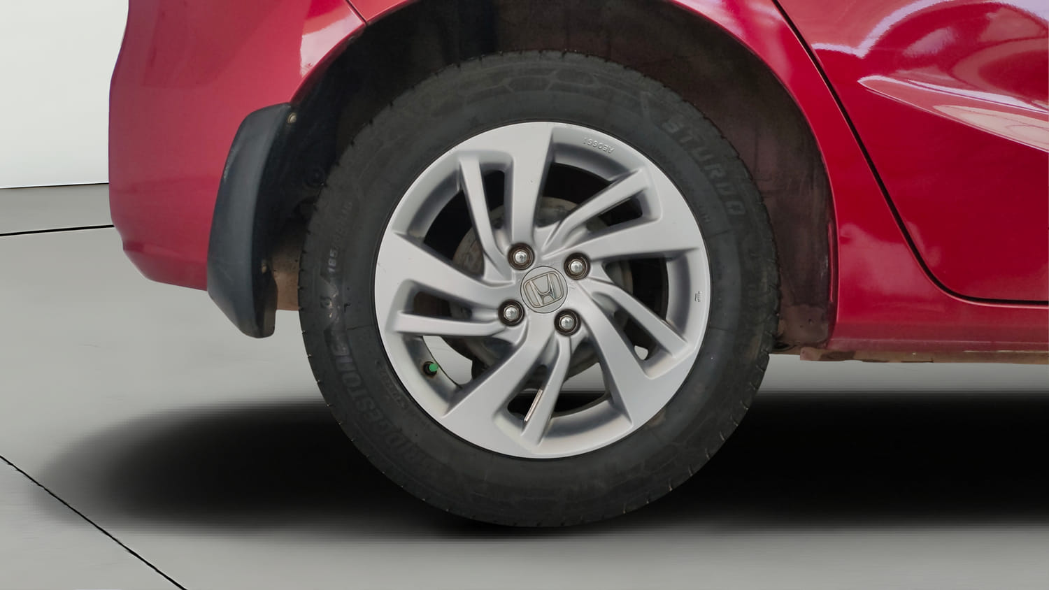 Used 2020 Honda Jazz ZX CVT Petrol Automatic tyres RIGHT REAR TYRE RIM VIEW