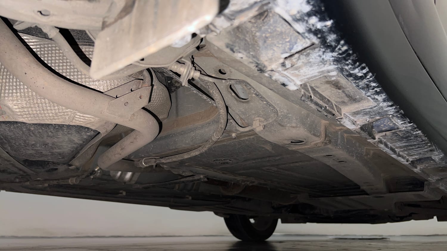 Used 2023 Toyota Glanza V AMT Petrol Automatic extra REAR RIGHT UNDERBODY VIEW