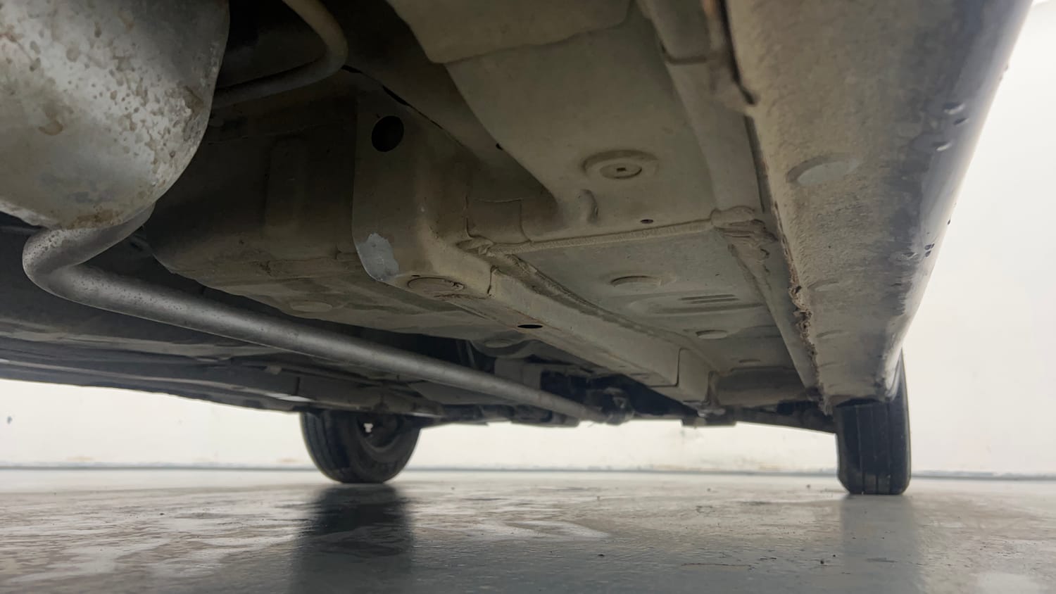 Used 2014 Hyundai Eon Era + Petrol Manual extra REAR RIGHT UNDERBODY VIEW