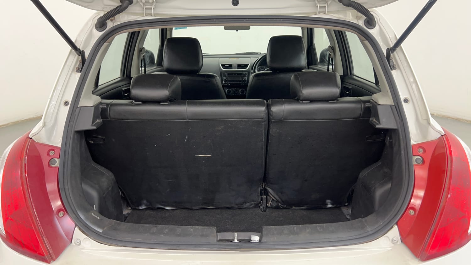 Used 2017 Maruti Suzuki Swift VXi Petrol Manual interior DICKY INSIDE VIEW