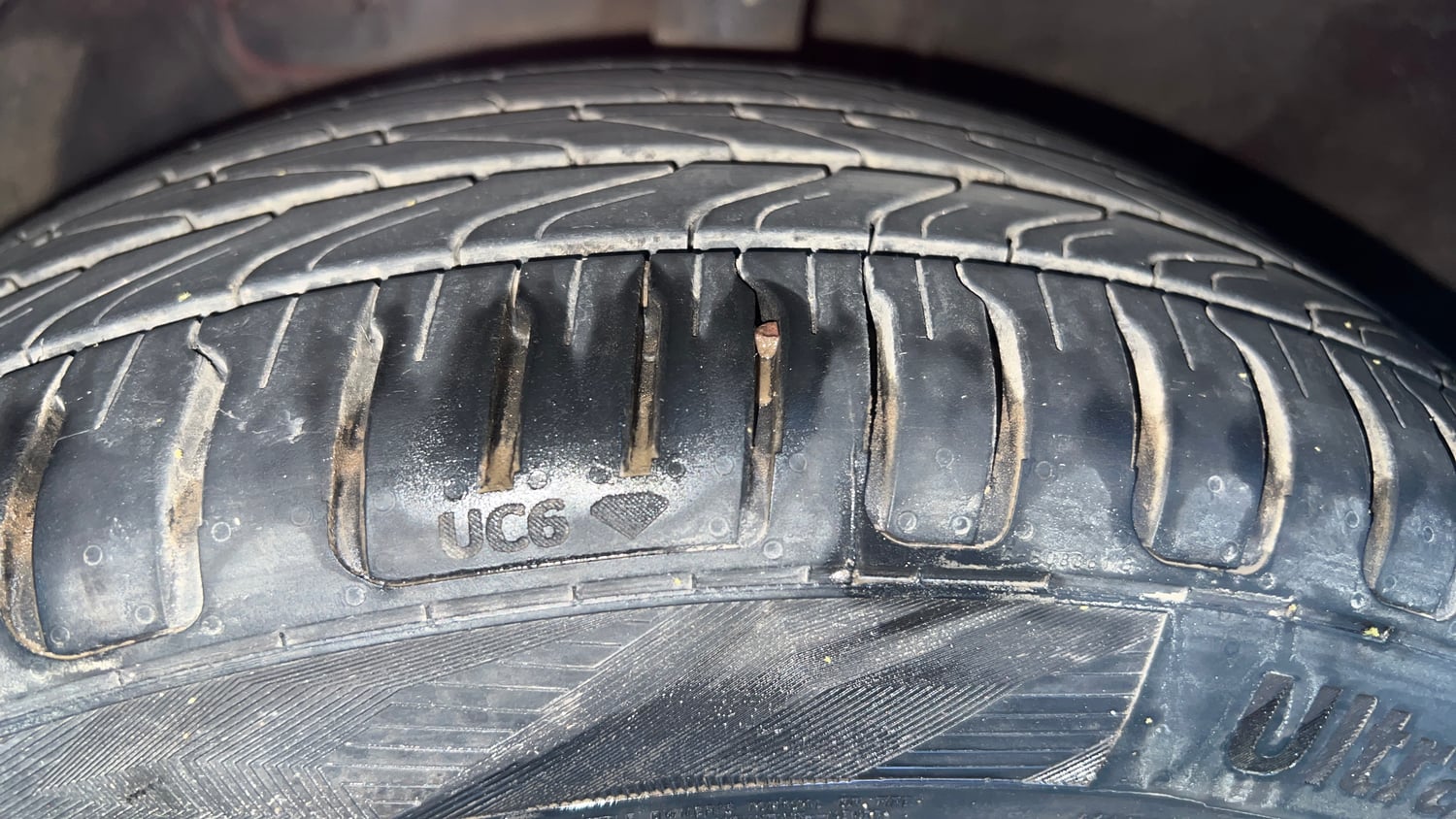 Used 2021 Hyundai New i20 Asta (O) 1.0 Turbo DCT Petrol Automatic tyres LEFT FRONT TYRE TREAD VIEW