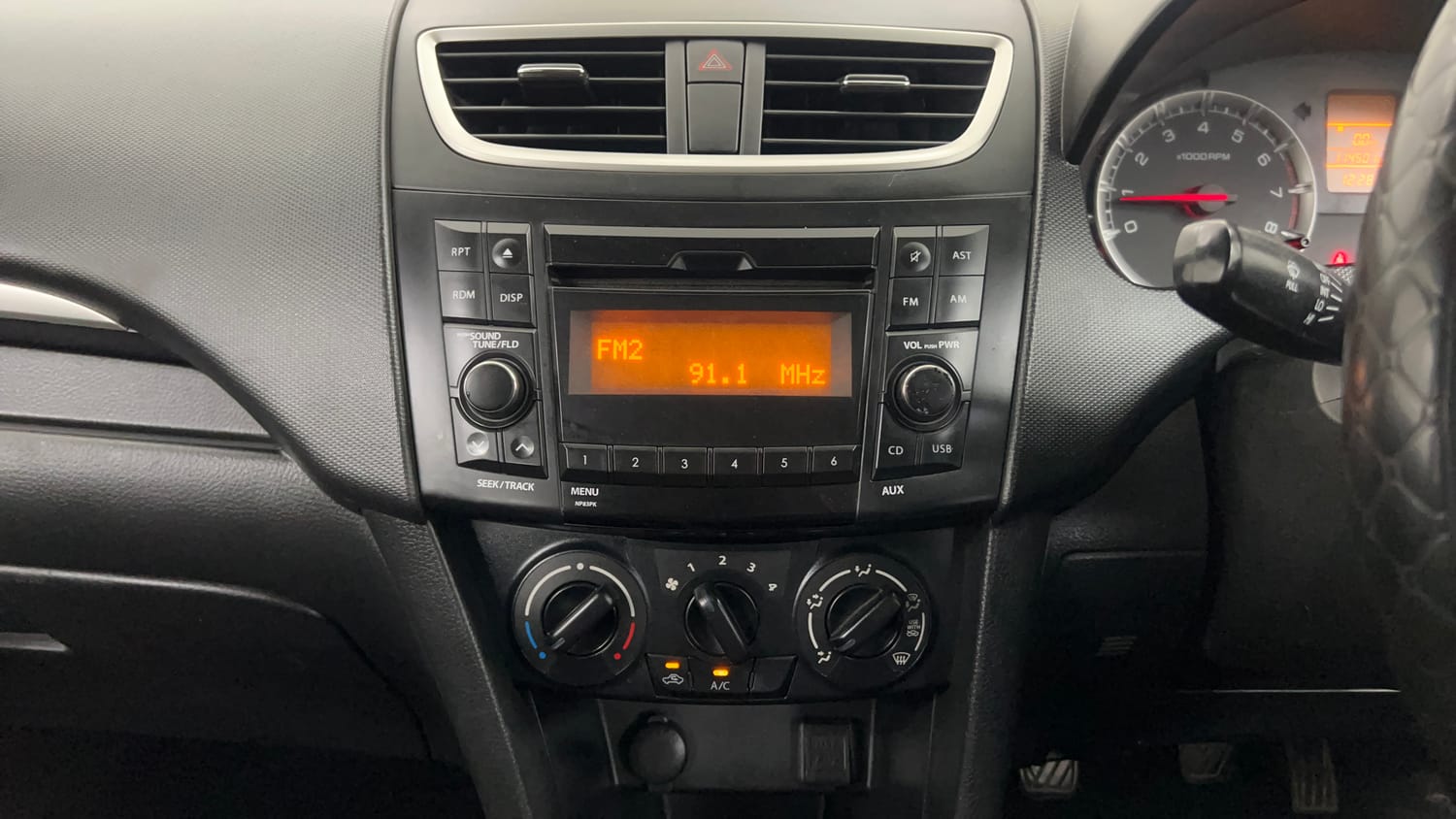 Used 2017 Maruti Suzuki Swift VXi Petrol Manual interior MUSIC SYSTEM & AC CONTROL VIEW