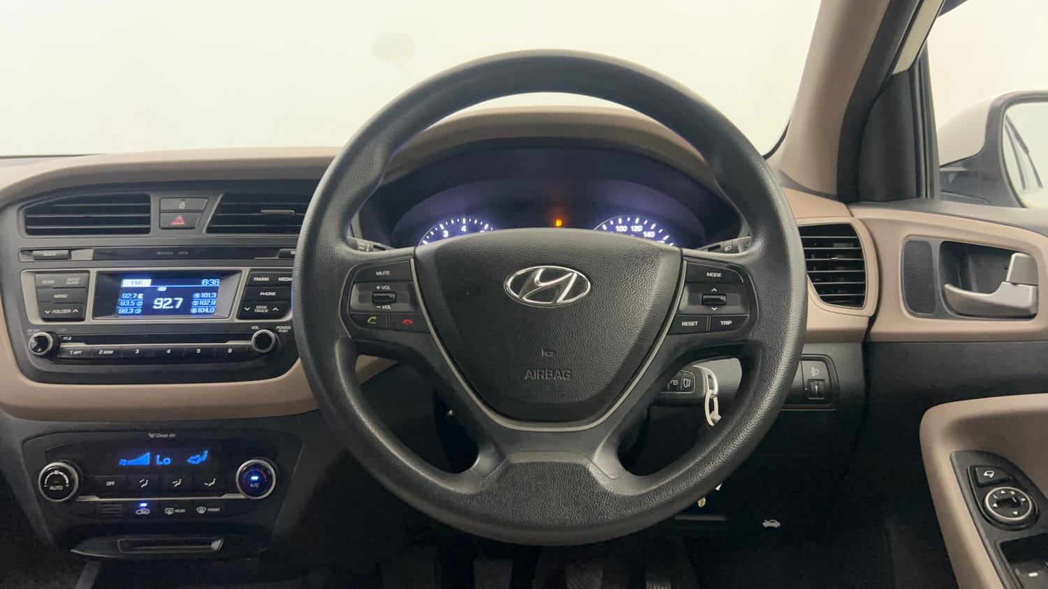 Used 2016 Hyundai Elite i20 Sportz 1.2 Petrol Manual interior STEERING VIEW