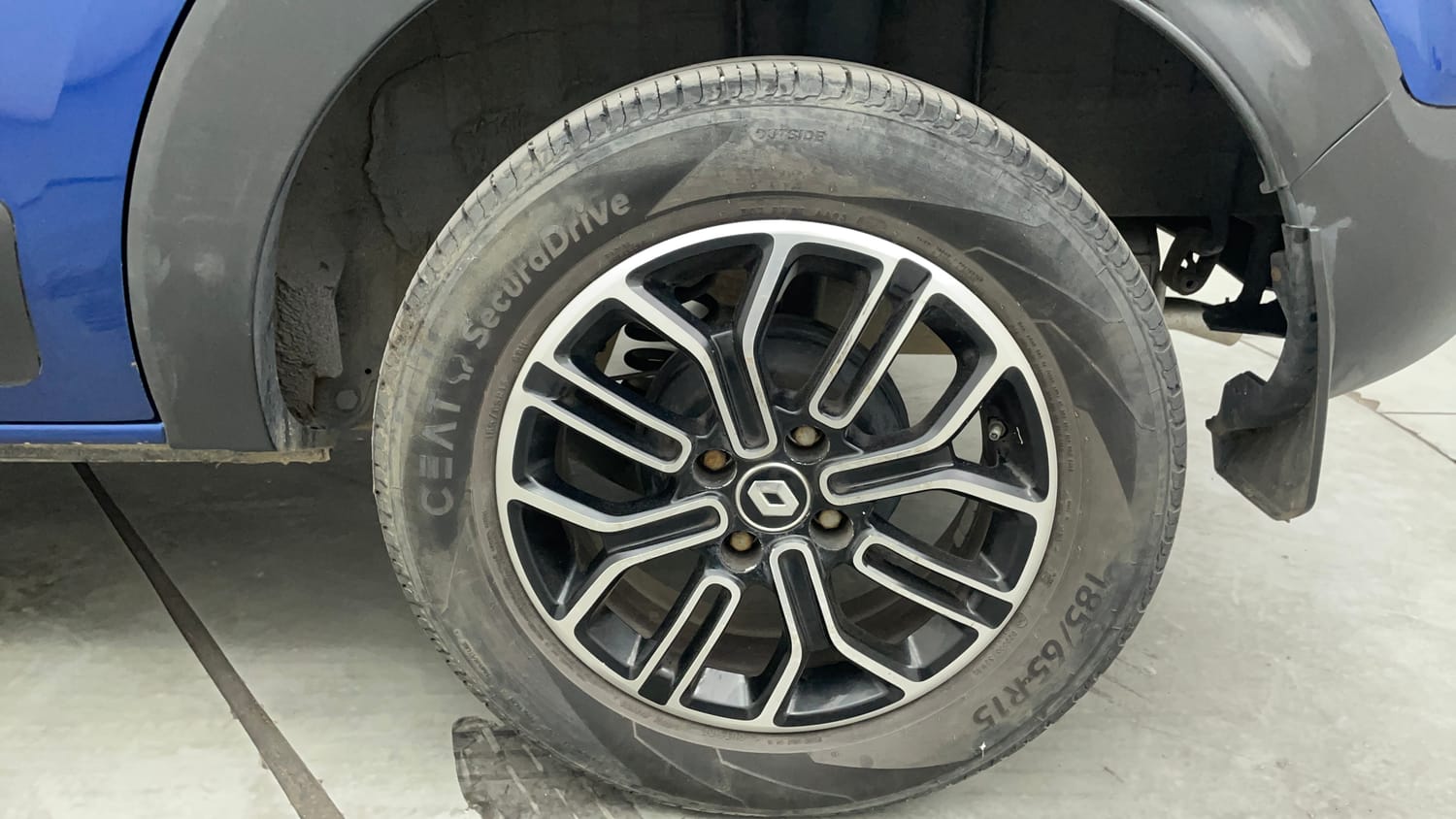 Used 2021 Renault Triber RXZ EASY-R AMT Petrol Automatic tyres LEFT REAR TYRE RIM VIEW