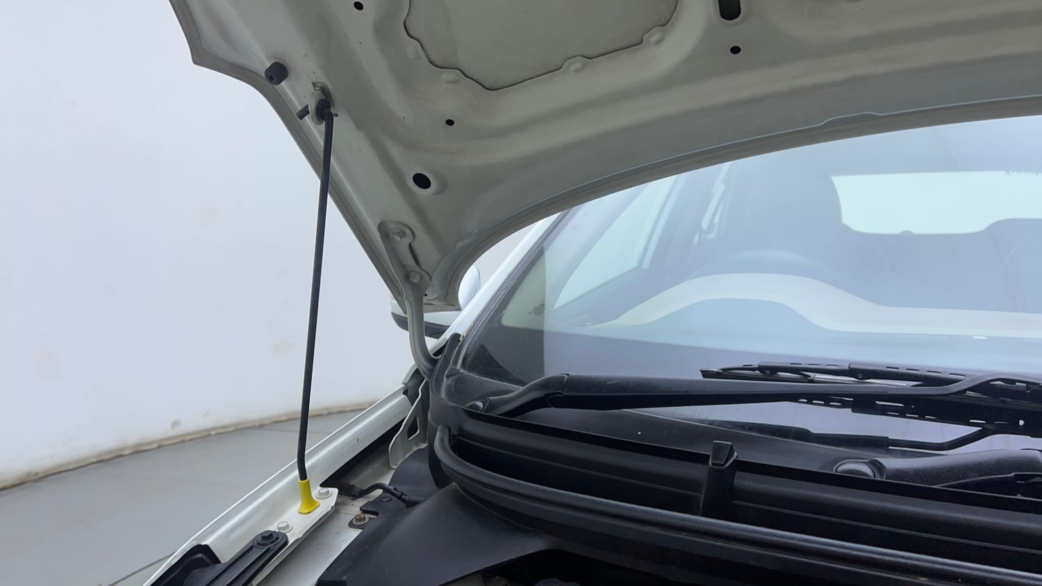 Used 2019 Hyundai Elite i20 Sportz Plus 1.2 Petrol Manual engine ENGINE RIGHT SIDE HINGE & APRON VIEW