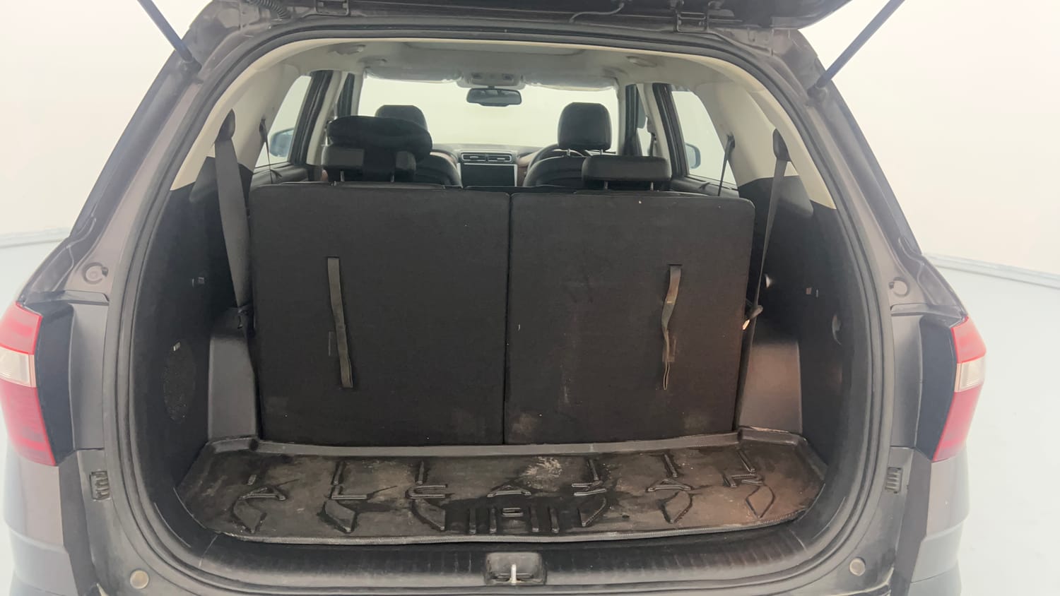 Used 2022 Hyundai Alcazar Signature (O) 7 Seater 1.5 Diesel AT Diesel Automatic interior DICKY INSIDE VIEW