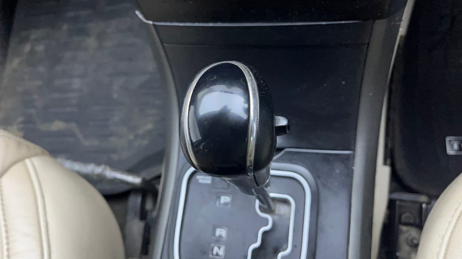 Used 2016 Mahindra XUV500 W10 AT Diesel Automatic interior GEAR  KNOB VIEW