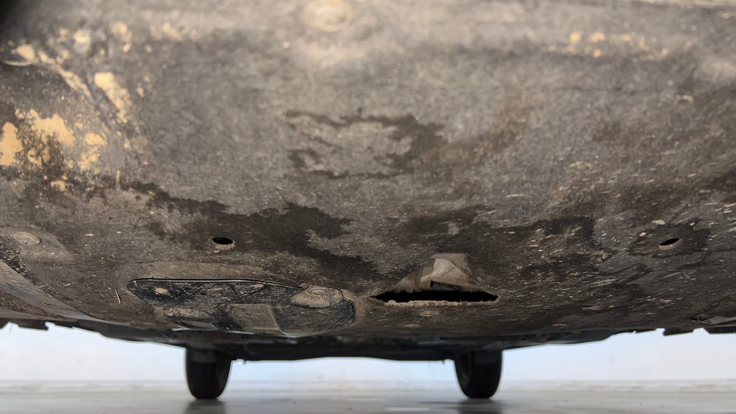 Used 2025 Maruti Suzuki Swift VXi AMT Petrol Automatic extra FRONT LEFT UNDERBODY VIEW