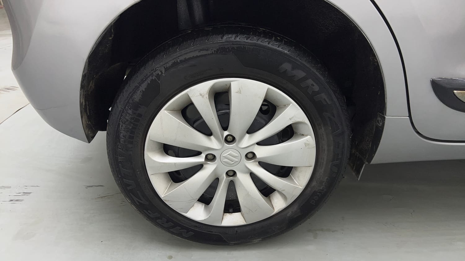 Used 2017 Maruti Suzuki Baleno Delta 1.2 Petrol Manual tyres RIGHT REAR TYRE RIM VIEW