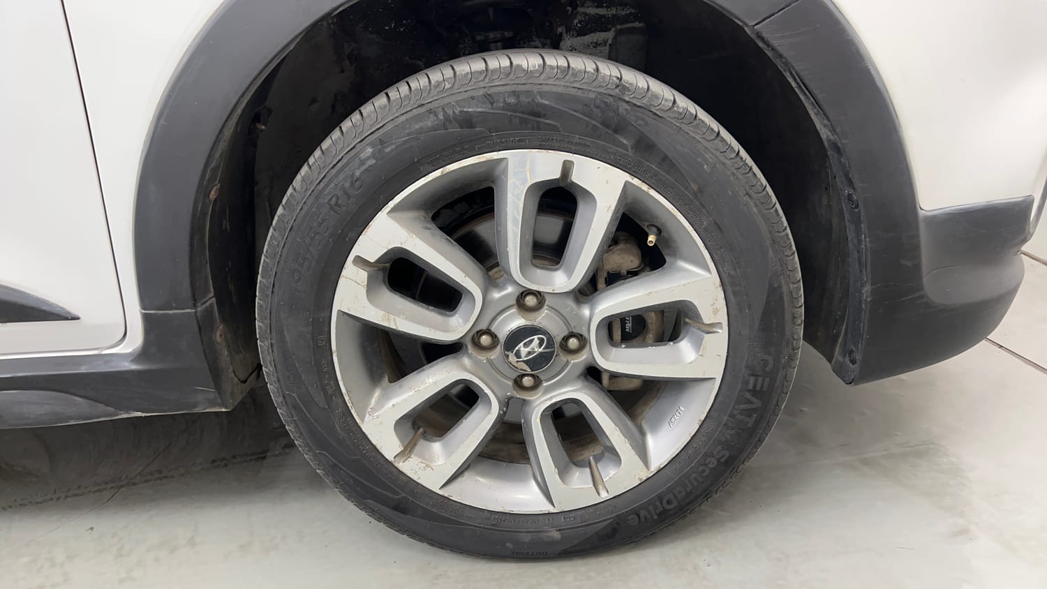 Used 2016 Hyundai i20 Active 1.2 SX Petrol Manual tyres RIGHT FRONT TYRE RIM VIEW
