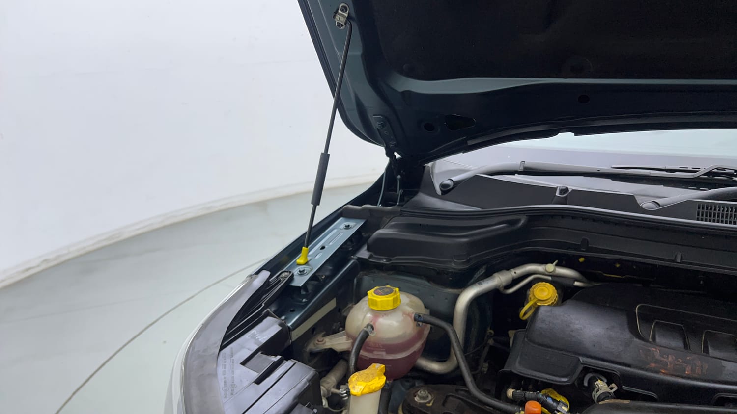 Used 2021 Mahindra XUV 300 W8 1.2 Petrol Petrol Manual engine ENGINE RIGHT SIDE HINGE & APRON VIEW