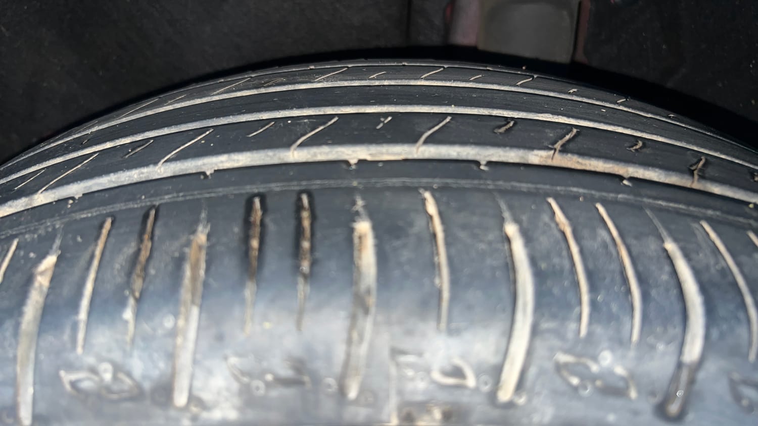 Used 2022 Mahindra XUV700 AX 5 Petrol AT 5 STR Petrol Automatic tyres LEFT REAR TYRE TREAD VIEW
