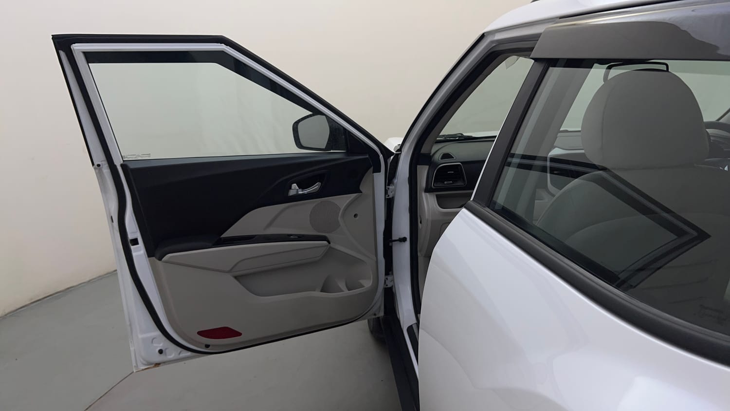 Used 2024 Mahindra XUV 300 W8 (O) 1.2 Petrol Petrol Manual interior LEFT FRONT DOOR OPEN VIEW