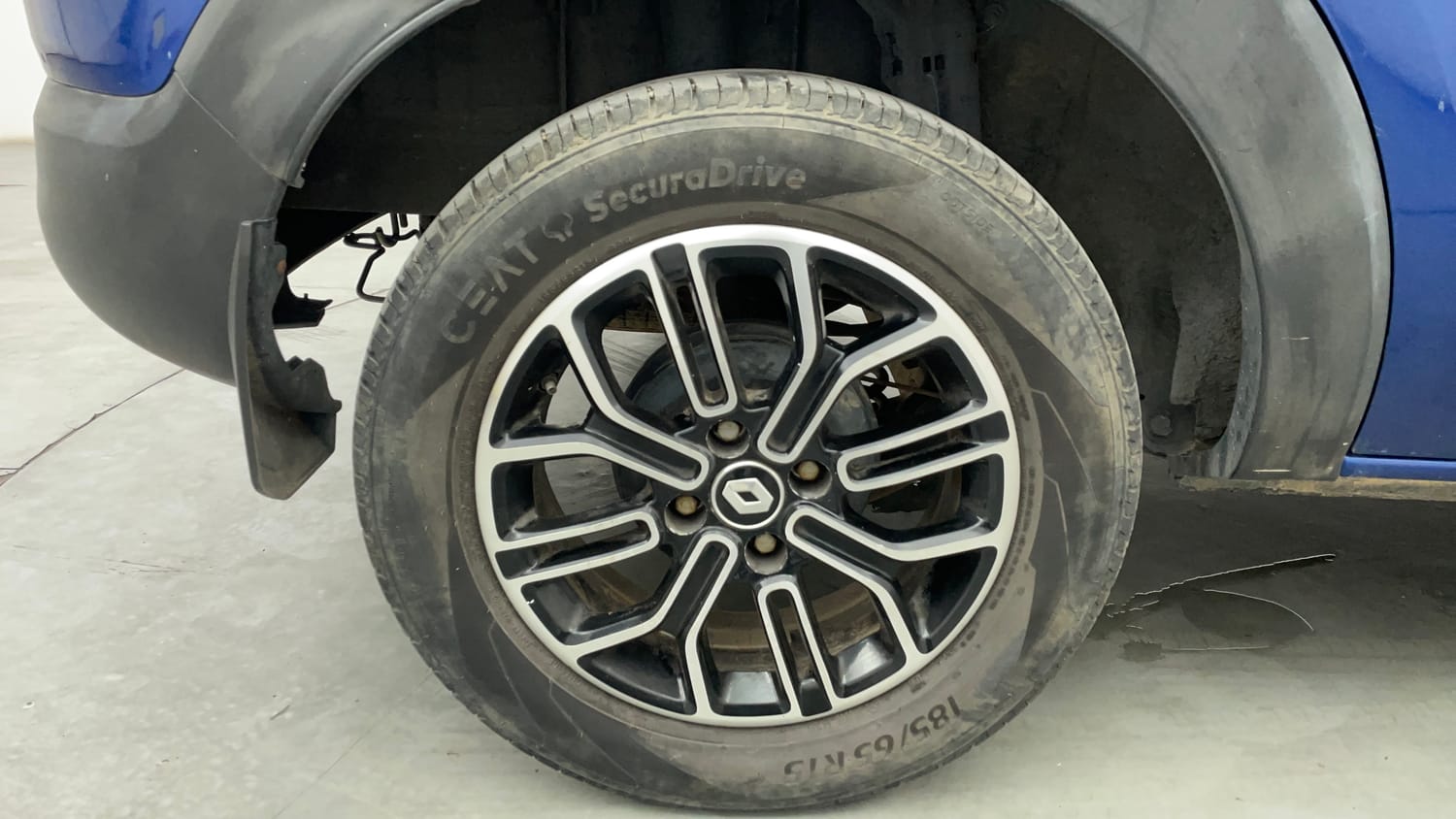 Used 2021 Renault Triber RXZ EASY-R AMT Petrol Automatic tyres RIGHT REAR TYRE RIM VIEW