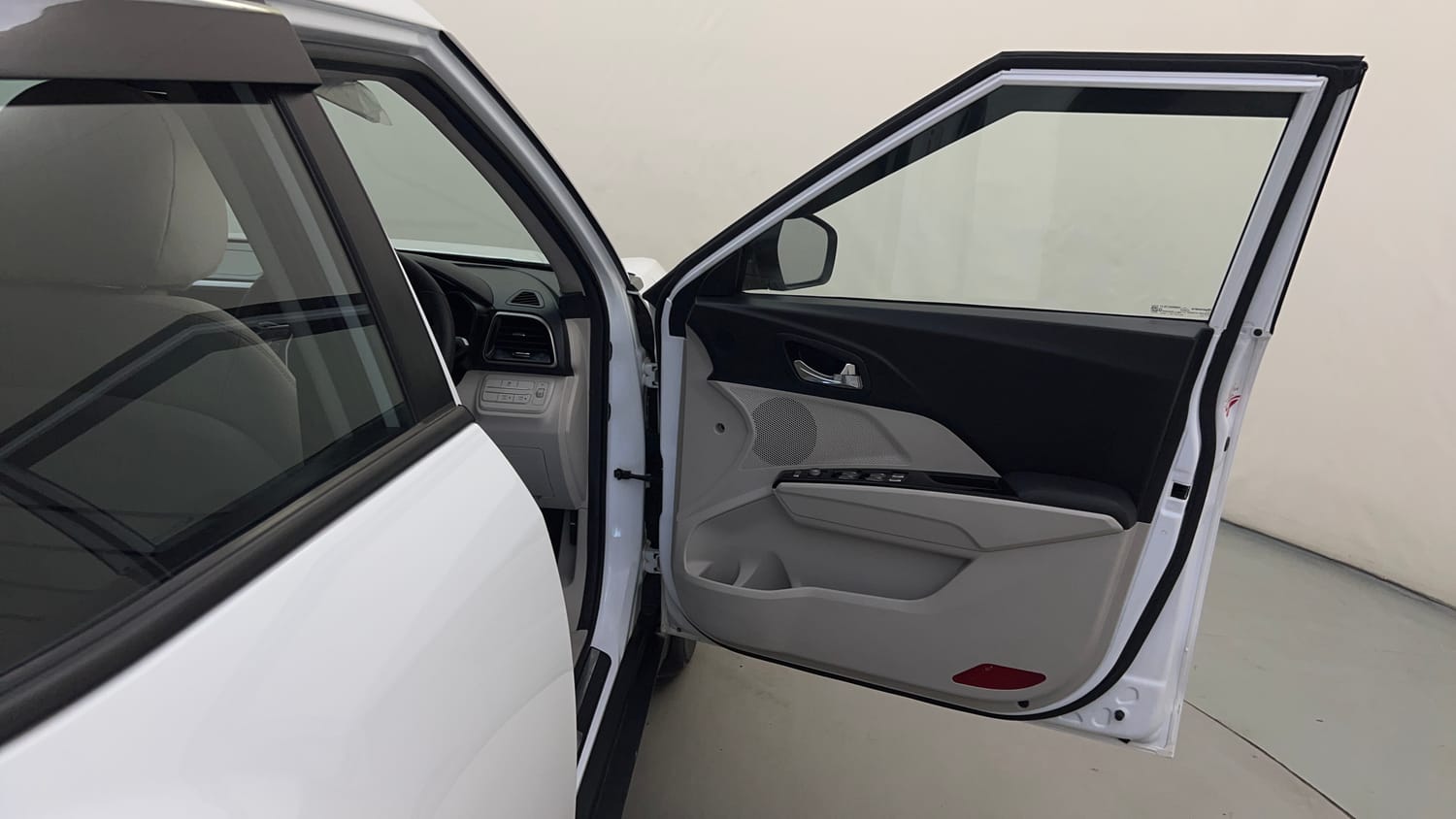 Used 2024 Mahindra XUV 300 W8 (O) 1.2 Petrol Petrol Manual interior RIGHT FRONT DOOR OPEN VIEW
