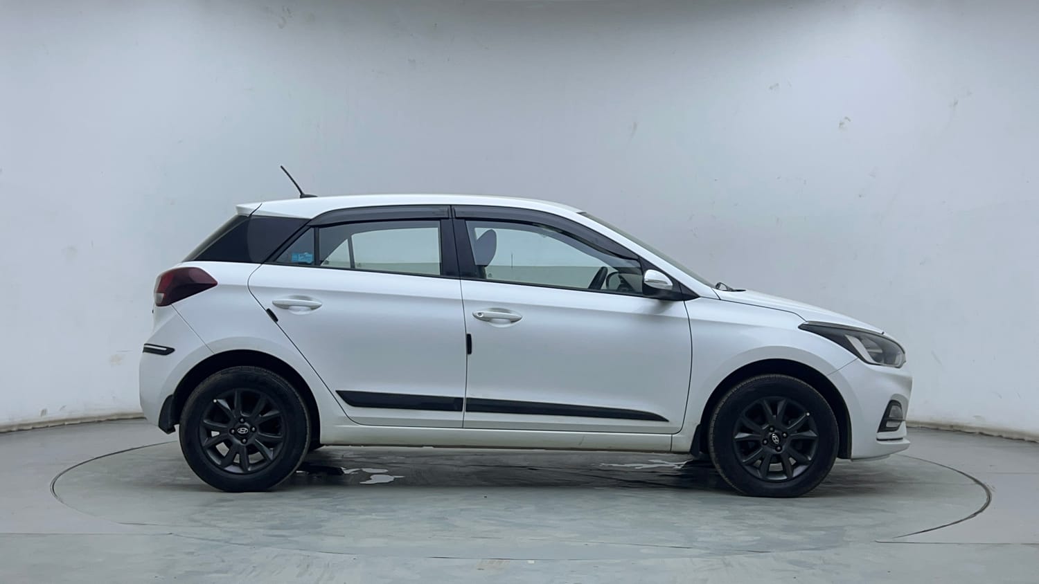 Used 2019 Hyundai Elite i20 Sportz Plus 1.2 Petrol Manual exterior RIGHT SIDE VIEW
