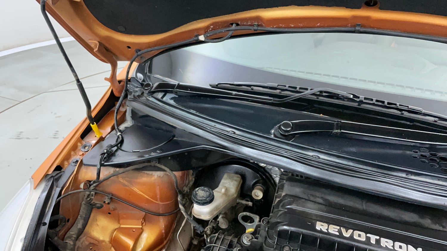 Used 2016 Tata Tiago Revotron XT Petrol Manual engine ENGINE RIGHT SIDE HINGE & APRON VIEW