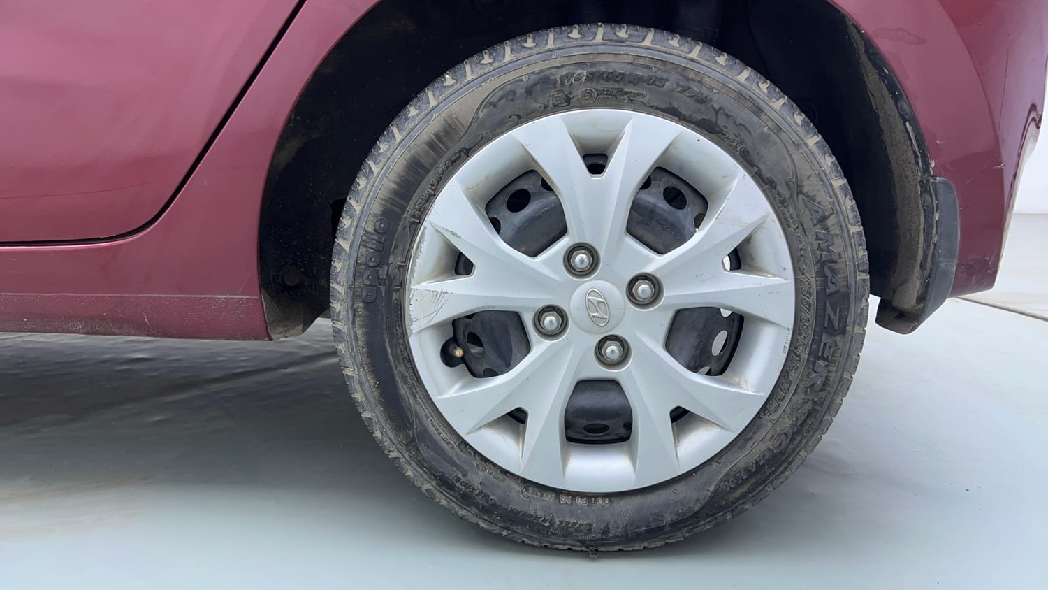 Used 2014 Hyundai Grand i10 Magna 1.2 Kappa VTVT Petrol Manual tyres LEFT REAR TYRE RIM VIEW