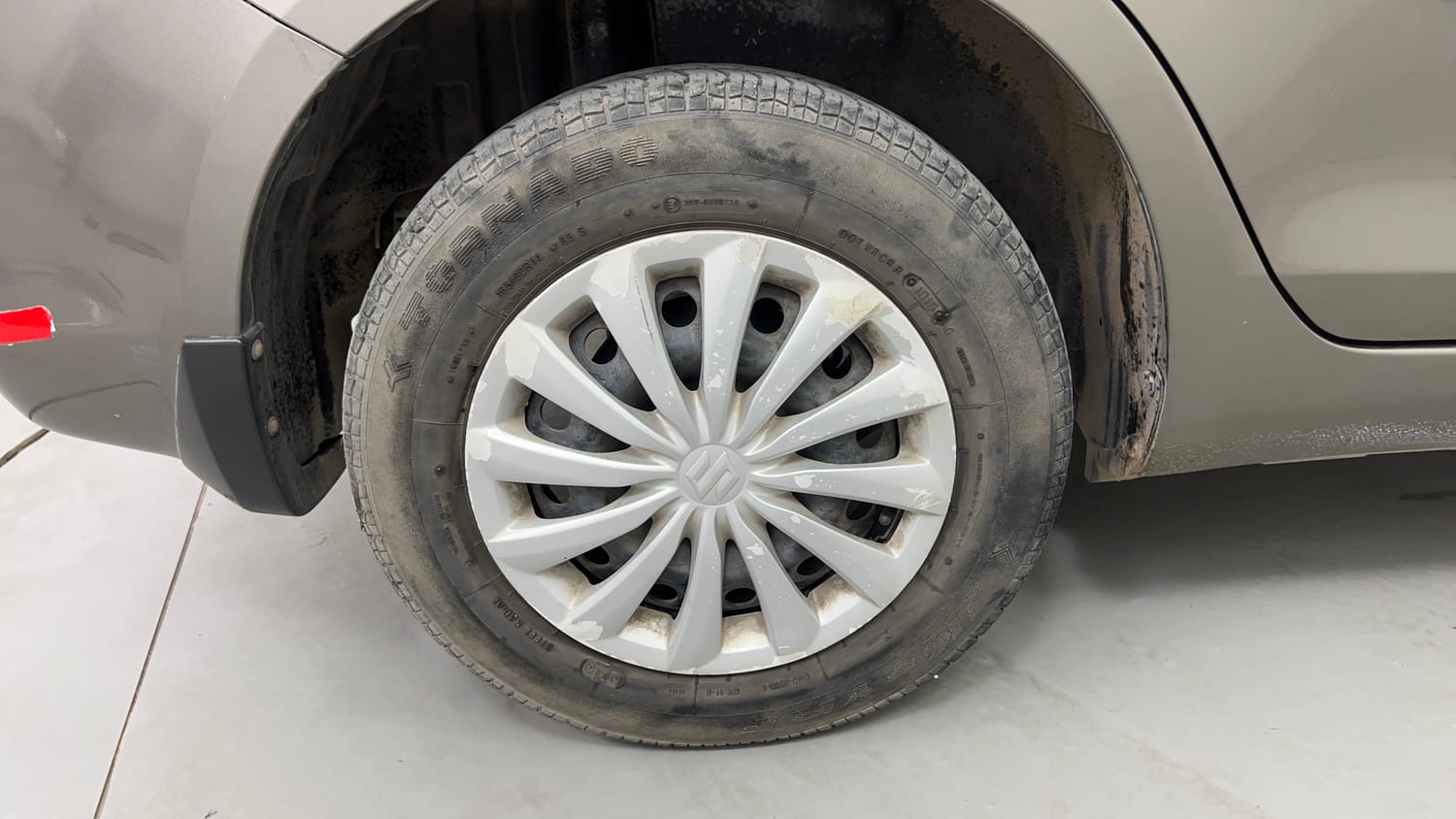 Used 2015 Maruti Suzuki Swift Dzire VXI Petrol Manual tyres RIGHT REAR TYRE RIM VIEW