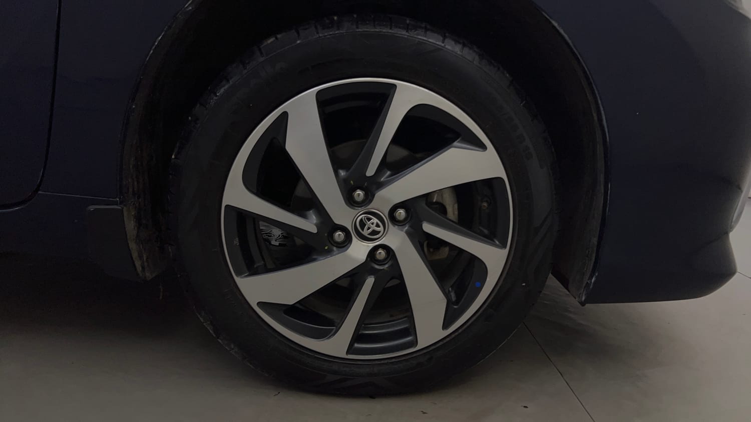 Used 2023 Toyota Glanza V AMT Petrol Automatic tyres RIGHT FRONT TYRE RIM VIEW