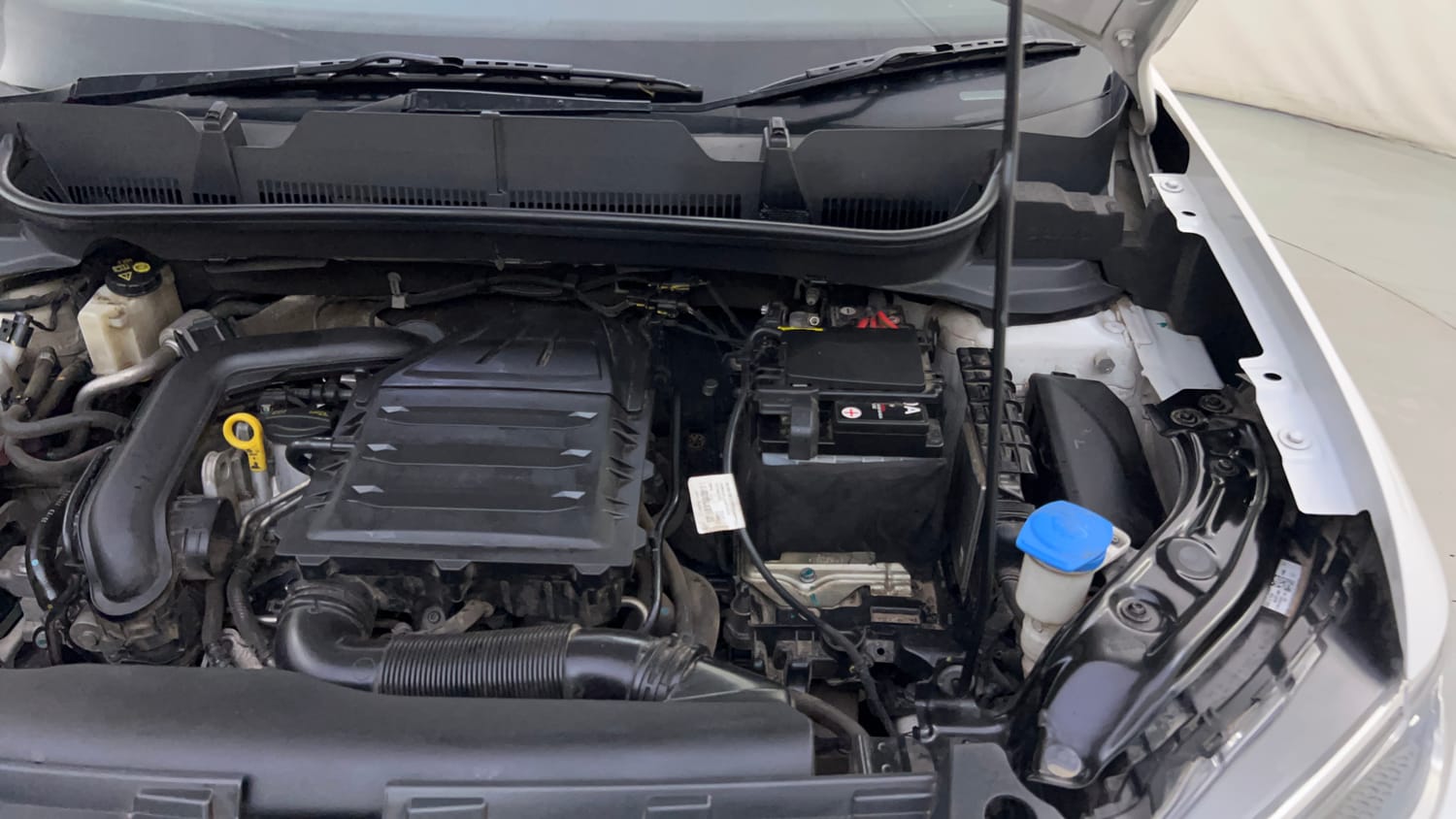 Used 2023 Volkswagen Taigun Topline 1.0 TSI AT Petrol Automatic engine ENGINE LEFT SIDE HINGE & APRON VIEW
