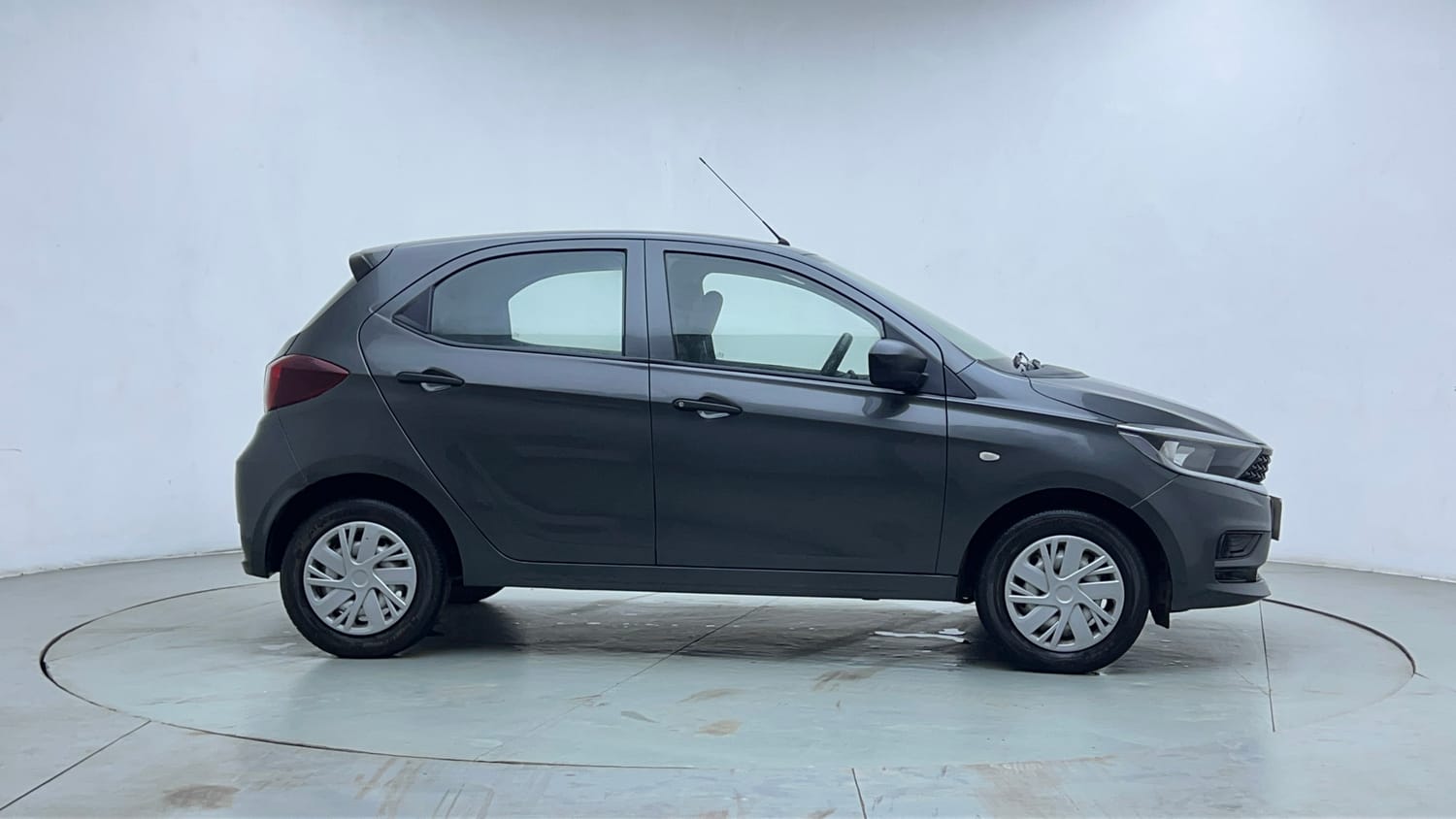 Used 2022 Tata Tiago XE Petrol Manual exterior RIGHT SIDE VIEW