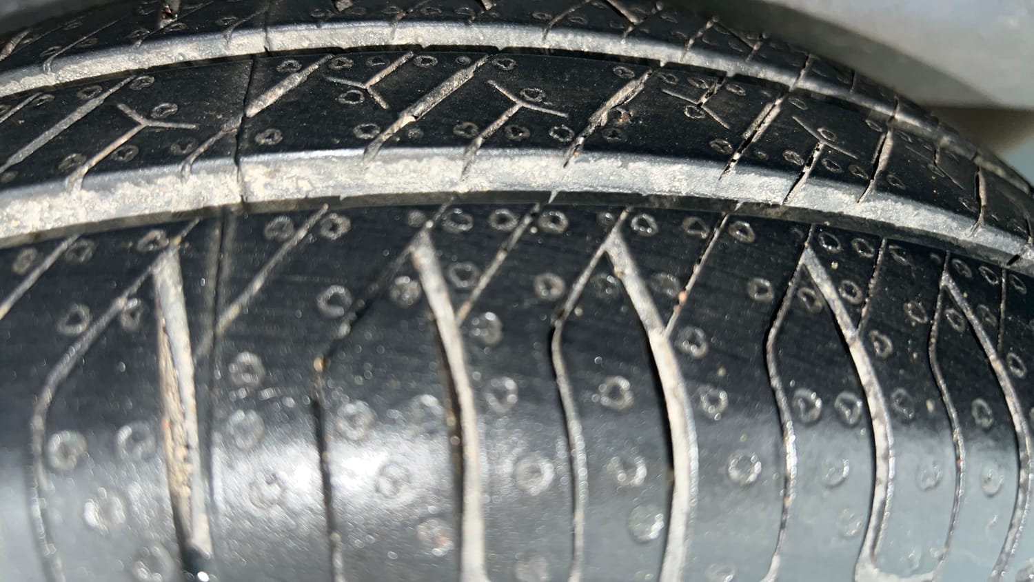 Used 2014 Maruti Suzuki Wagon R LXI Petrol Manual tyres RIGHT REAR TYRE TREAD VIEW